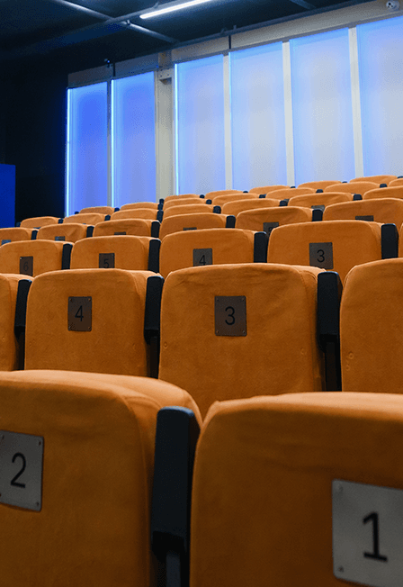 Тео — театральный капитан