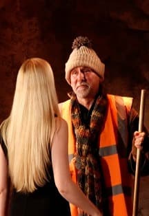 Одиноким предоставляется... крыша