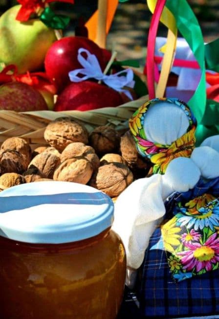 Дружно величаем, ореховый спас отмечаем. Тематический вечер