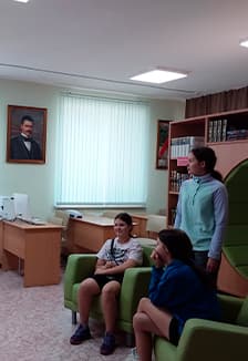 Служитель чистого искусства. Поэтическая гостиная