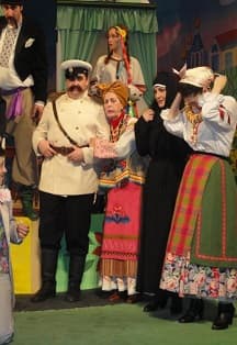 За двумя зайцами(комедия 2-х действ.)2ч.10м