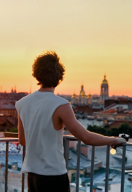 ПИТЕР С КРЫШИ, СТАРИННЫЕ ПАРАДНЫЕ И ЖИВАЯ КОММУНАЛКА ДОВЛАТОВА