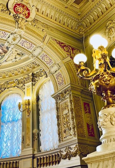 ВЛАДИМИРСКИЙ ДВОРЕЦ: ЭКСКУРС В МИР ИМПЕРАТОРСКОГО БЛЕСКА