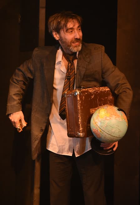 Дом окнами…