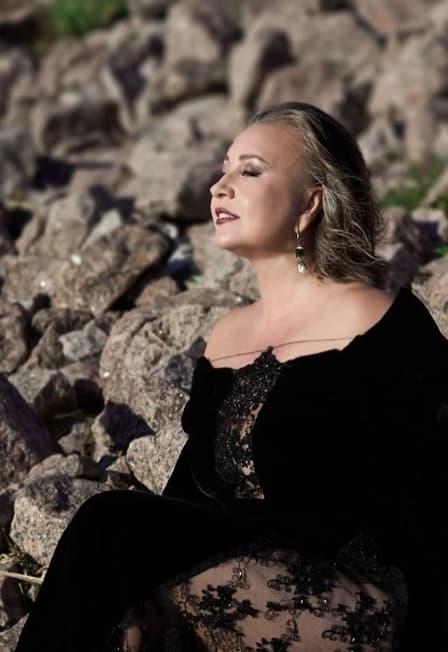 «Давай помолчим» Ева Канна- Презентация поэтического сборника