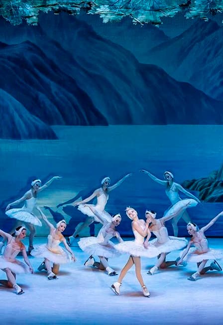 Балет на льду "Лебединое озеро"