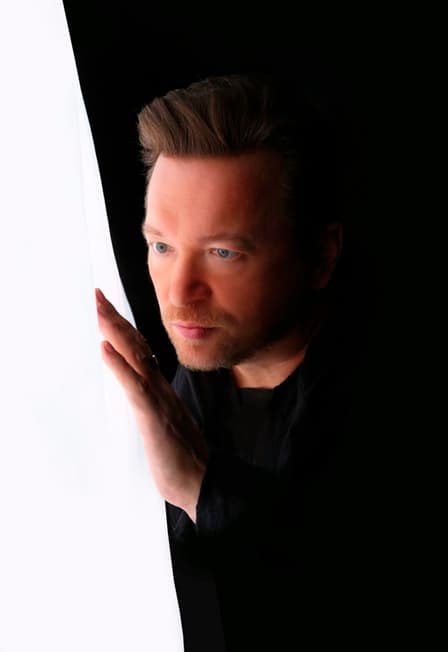 Авторский моноспектакль актера, режиссера, телеведущего Владимира Глазунова "АСАДОВ. СЛЕПОЙ ПОЭТ, КОТОРЫЙ ВИДЕЛ СЕРДЦЕМ"