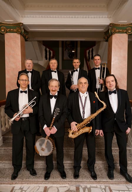 Первомайский праздничный концерт. Ленинградский диксиленд п/у Олега Кувайцева