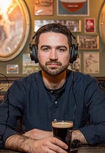 С Чарльзом Буковски за барной стойкой