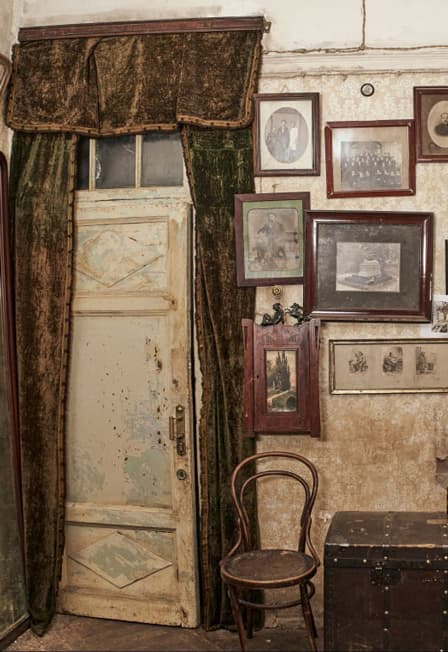 ПИТЕРСКИЕ КОММУНАЛКИ: ТРИ КВАРТИРЫ СНАРУЖИ И ИЗНУТРИ