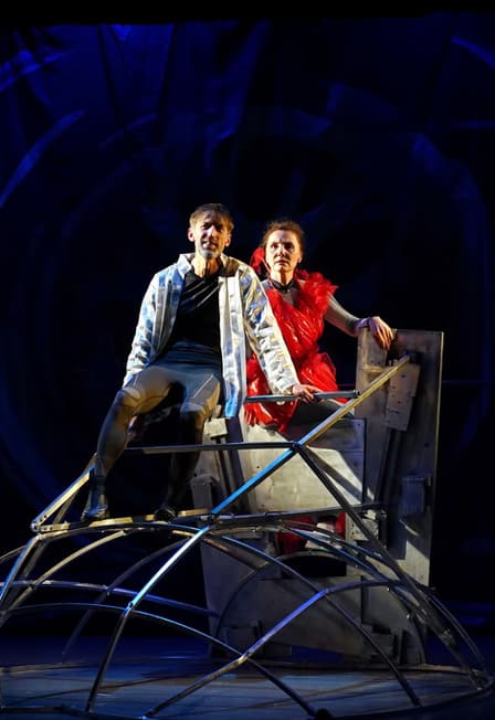 Последние за стеной