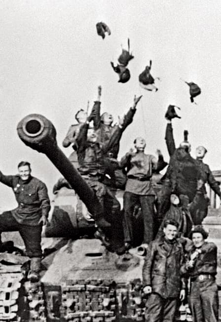 ПЕСНИ ВОЕННЫХ ЛЕТ