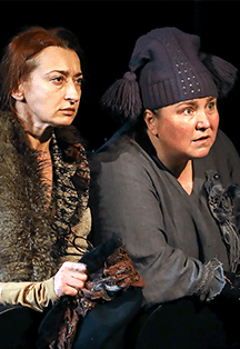 Две дамочки в сторону севера