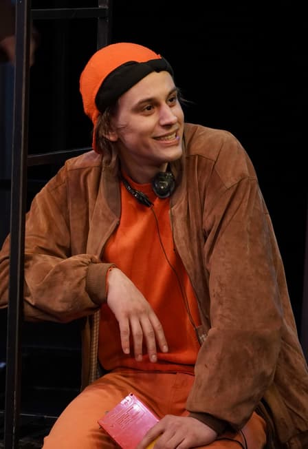 НАД ПРОПАСТЬЮ ВО РЖИ