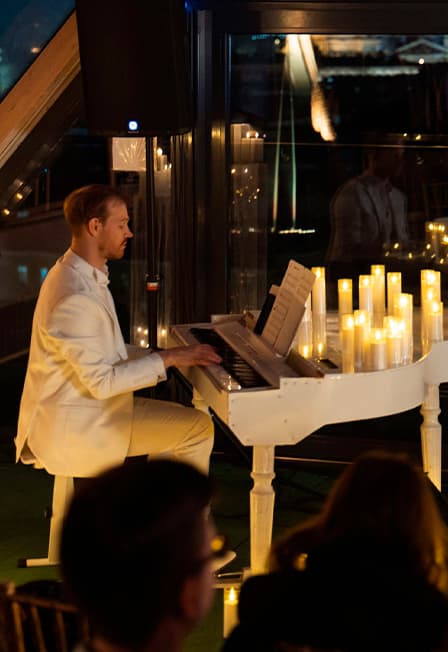 Концерт-ужин при свечах «Людовико Эйнауди. Романтическая неоклассика»