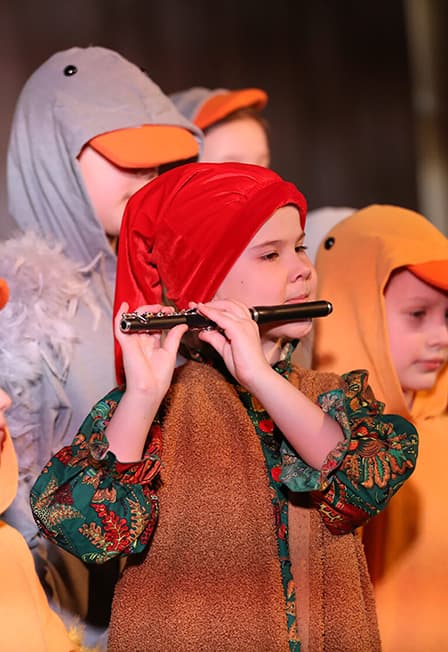 «Странствия Нильса с дикими гусями»: музыкальный спектакль с песочной анимацией