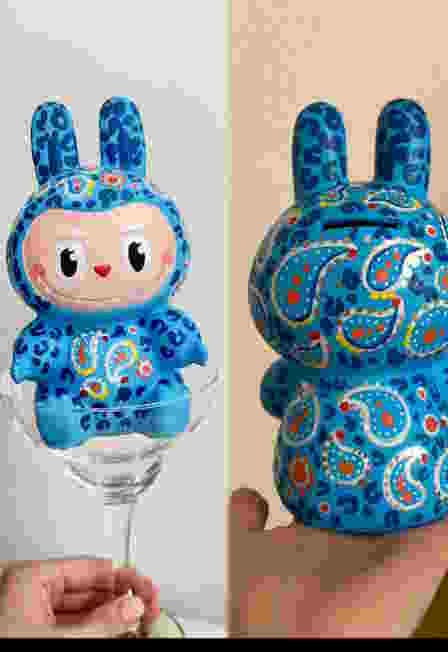 Роспись игрушки Лабубу с видом на Исакий от Артвайбс