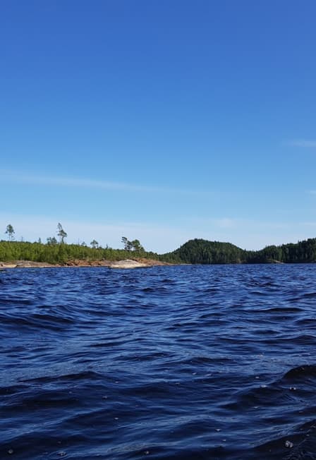 Карельская сказка: водопады, хаски, олени, водная прогулка по Ладожским шхерам на катере, знакомство с лютеранской кирхой.