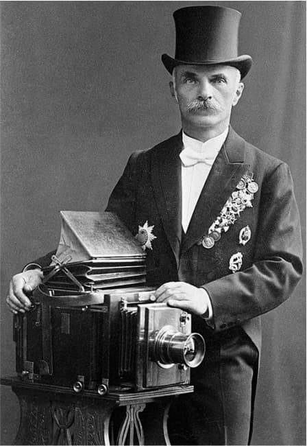 Салон с историей: Нувеллистъ №12 — концерт и экскурсия — Салон Карла Буллы – история старейшего фотоателье — вечеринка с фуршетом в музее на Невском