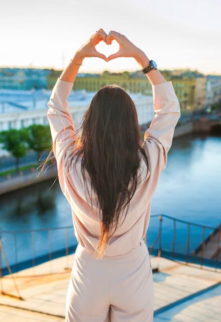 ОТКРОЕМ ПЕТЕРБУРГ: РОМАНТИКА КРЫШ, ВИТРАЖИ ПАРАДНЫХ И ЛАБИРИНТЫ ДВОРОВ