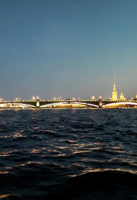 Развод мостов в мини-группе. Через порт к Благовещенскому.