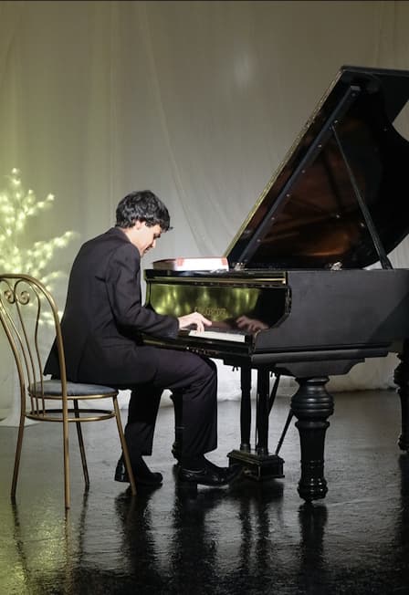 "На грани музыки и чувств" Владимир Рыбаков, фортепианный концерт