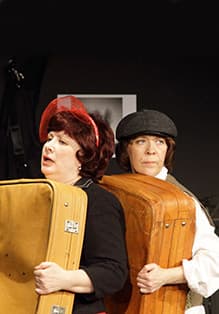 Две дамочки в сторону севера