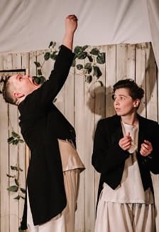 Ковчег отходит ровно в восемь