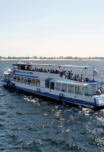 Праздничная прогулка на теплоходе по Волге
