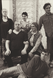 Семейный портрет с посторонним