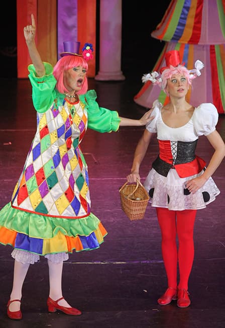 Приключения озорной девчонки