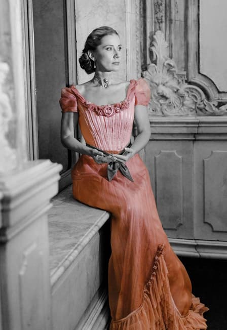 Розовое платье