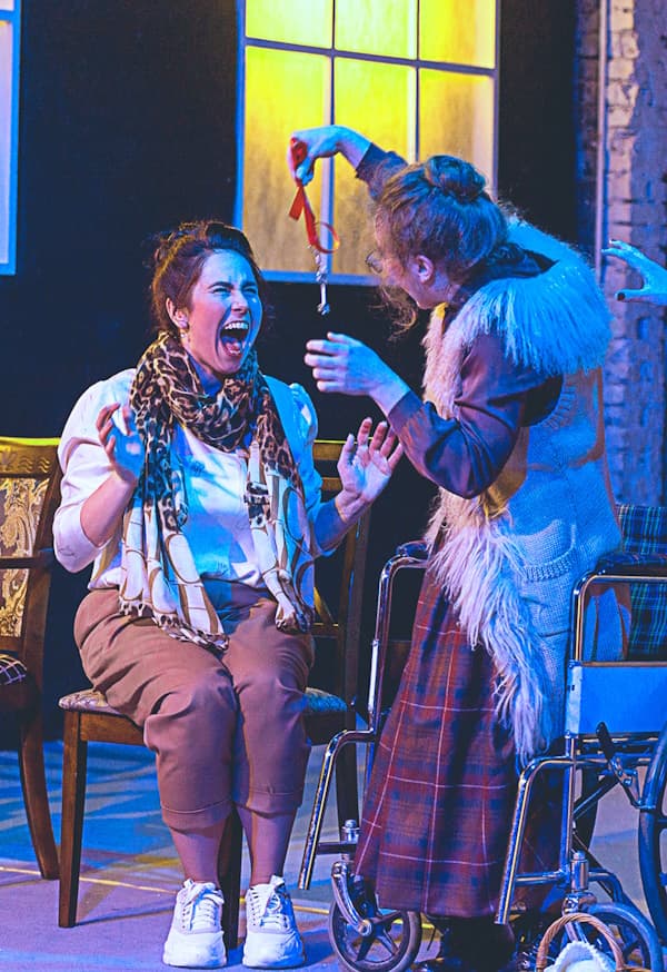 Восемь любящих женщин