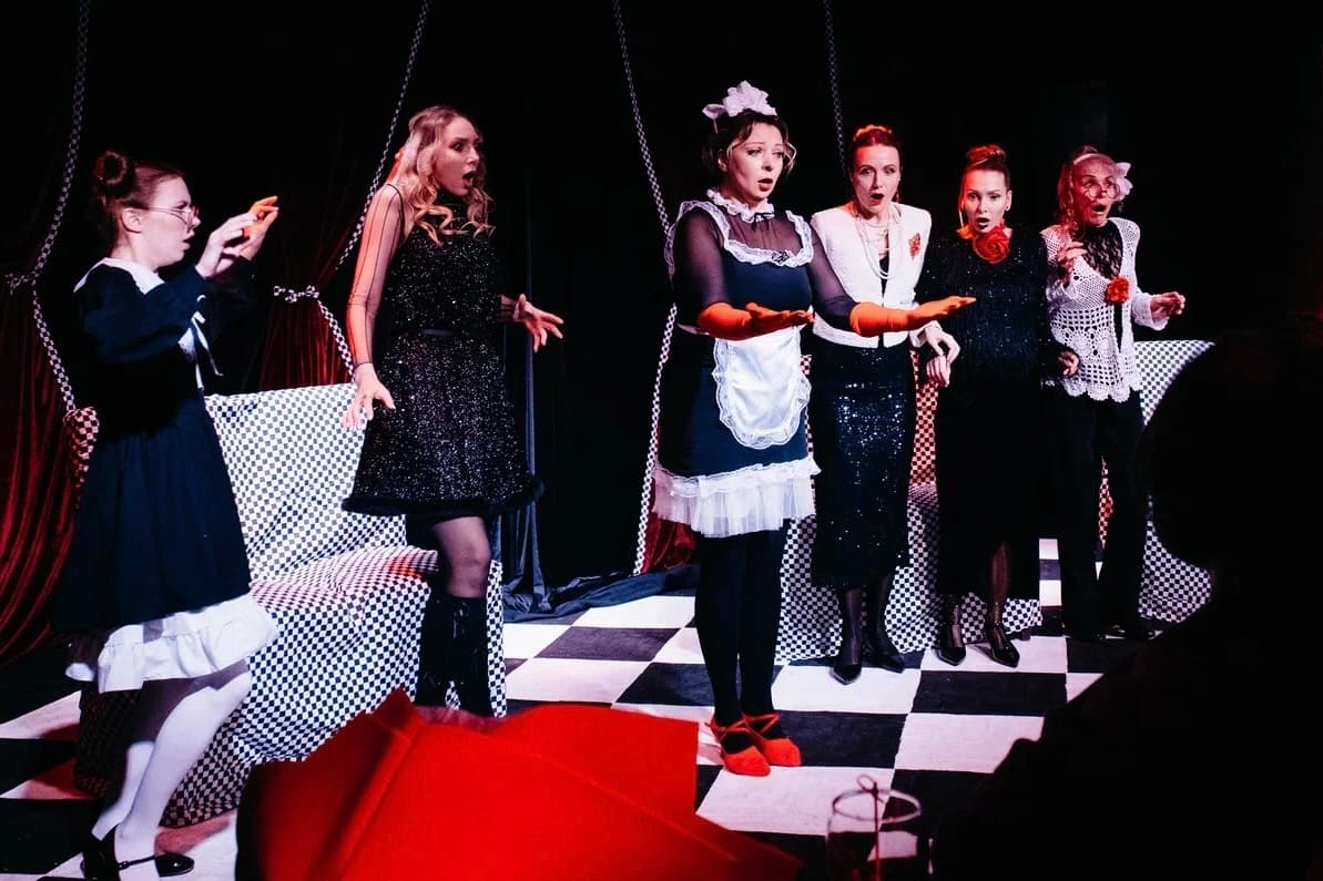 8 любящих женщин (Театр на Третьяковке (Власенко Театр))