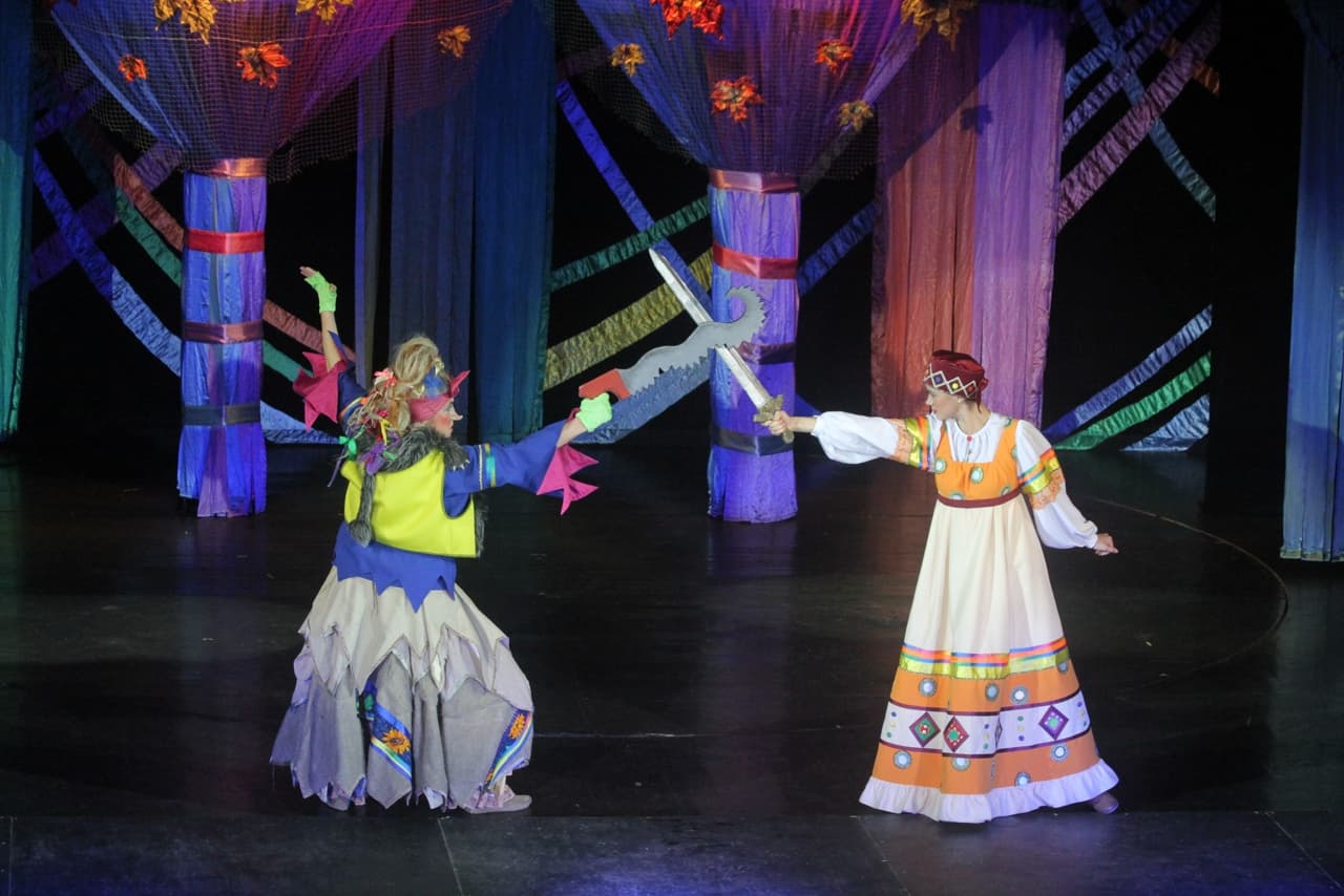 Два клёна, или Как Иванушка Бабу-Ягу победил (На Неве)