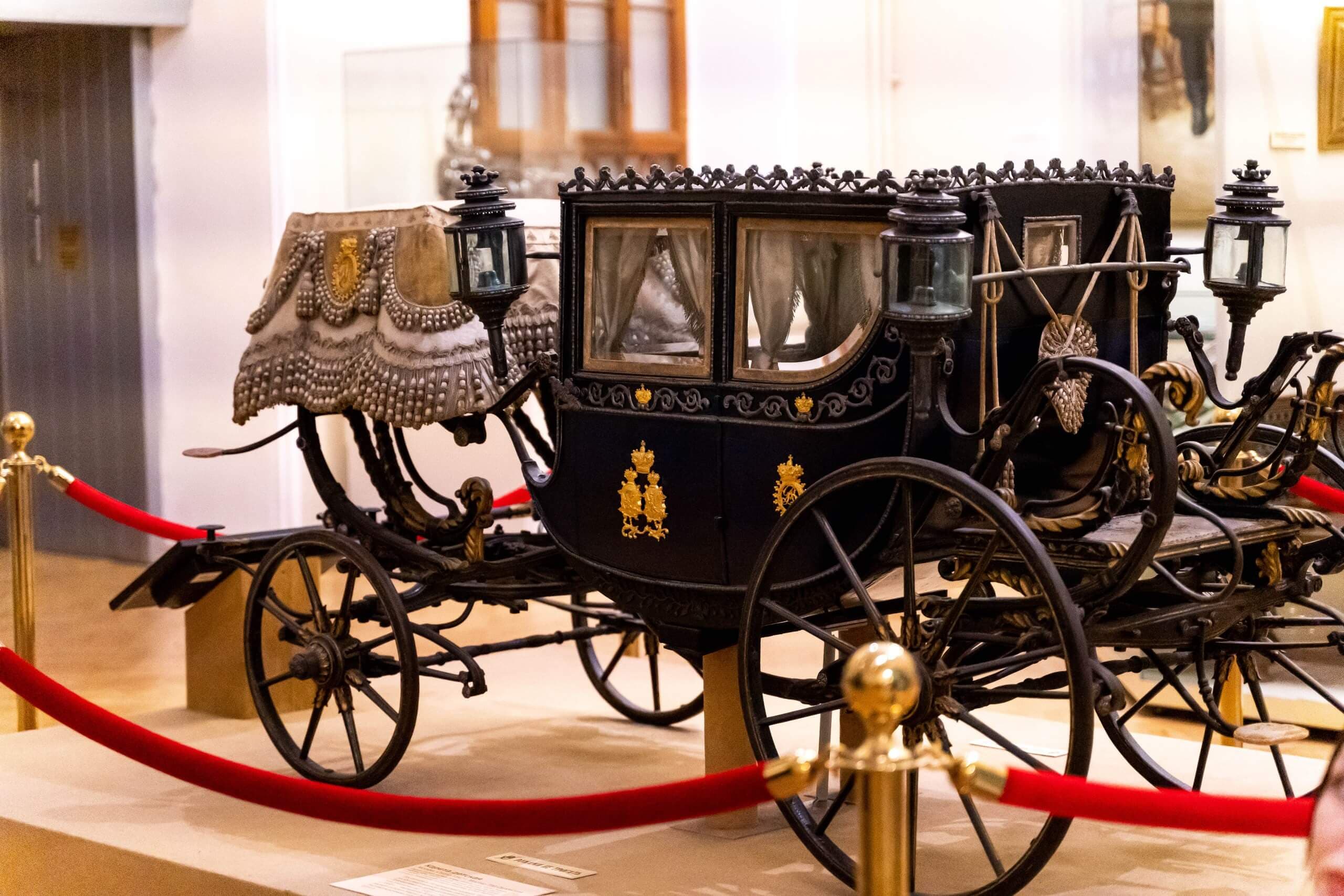 На балу императрицы (4–7 лет) (Исторический музей)