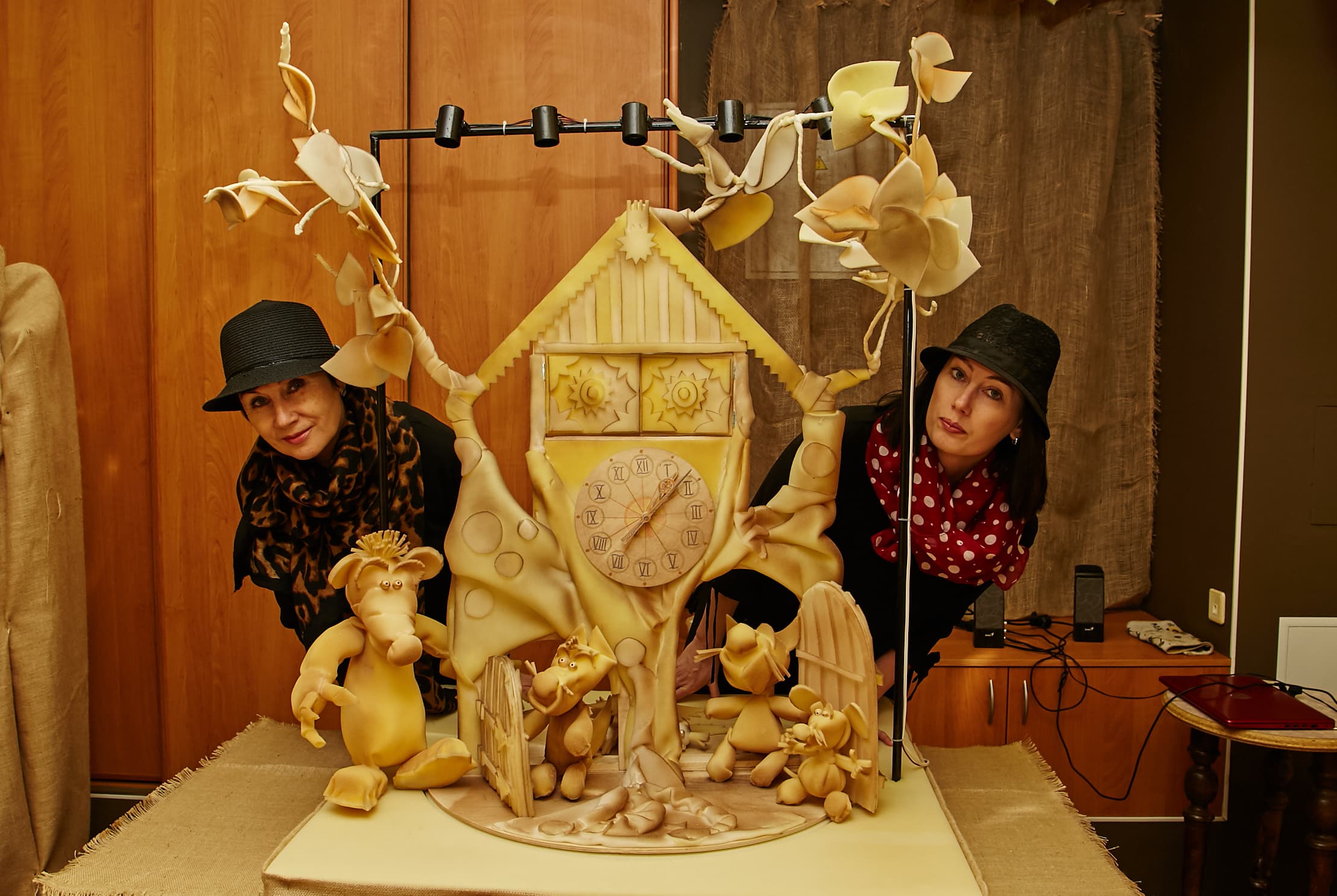 Часы с кукушкой (Театральная квартира)