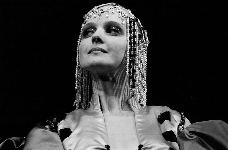 Елена Сотникова (Театр Вахтангова)