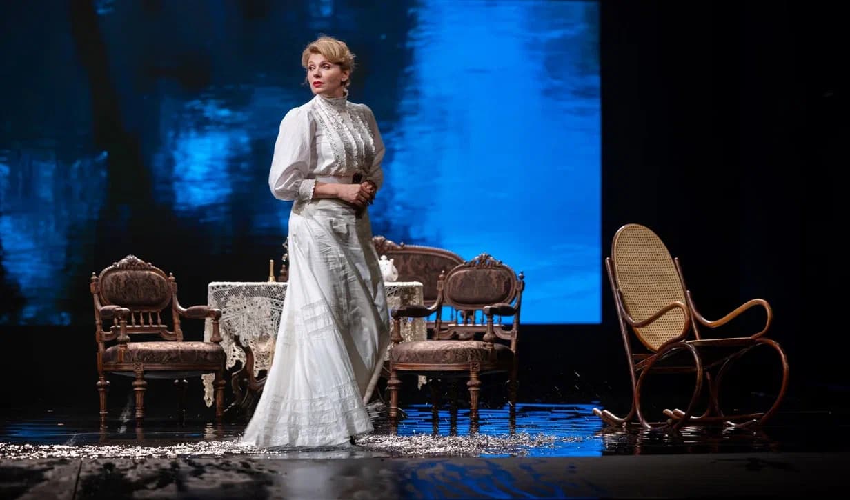 Лес (Театр им. Вл. Маяковского. Основная и Малая сцены)