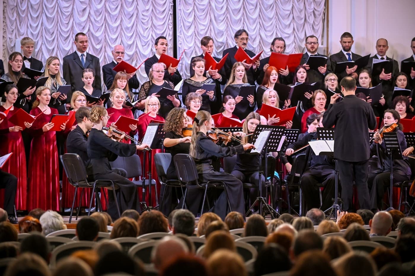 Песни из мультфильмов с оркестром (Белый зал Политехнического университета)