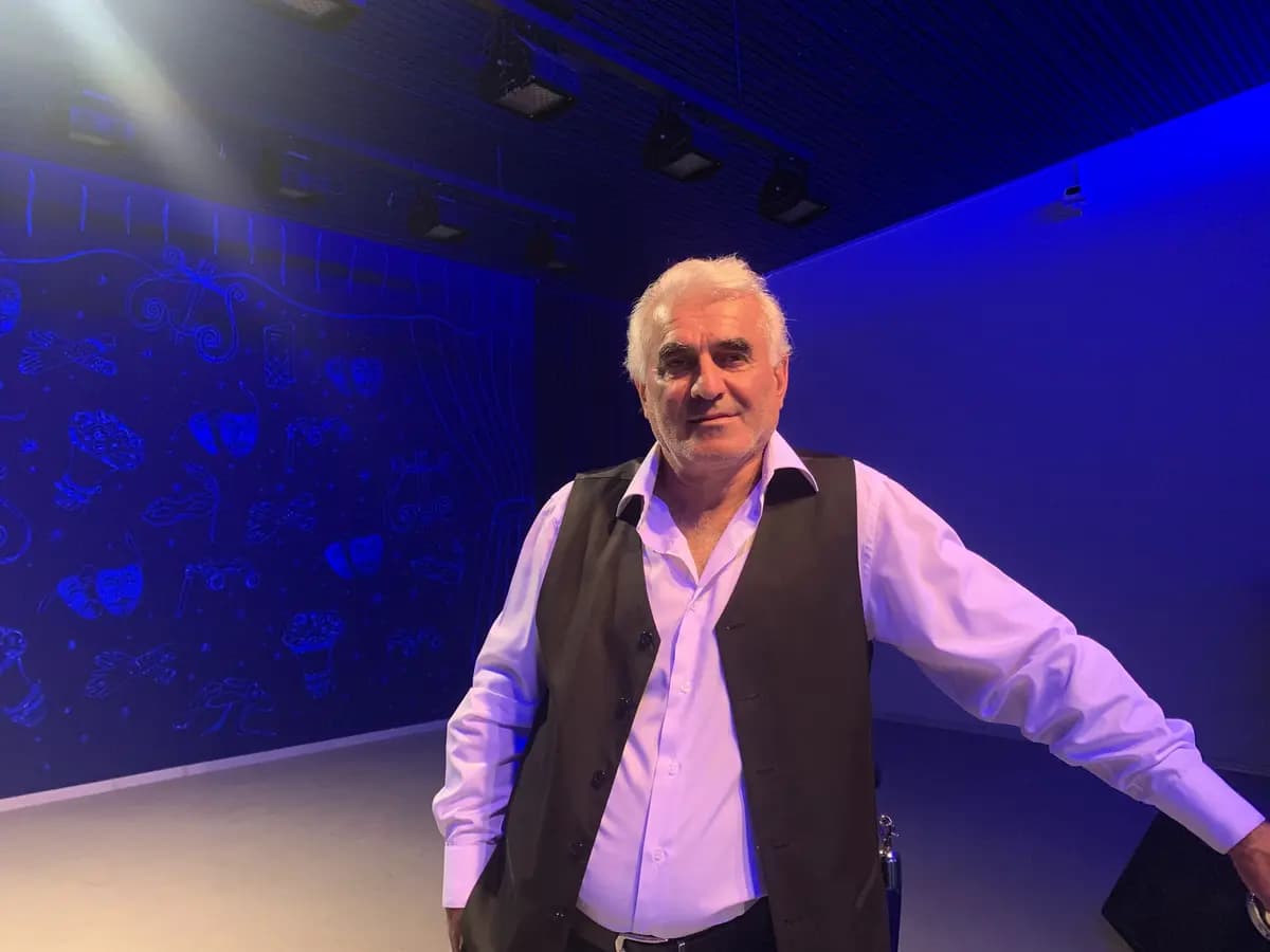 Пока Земля ещё вертится. Булату Окуджаве посвящается (Музыкальный салон «Классика без границ»)