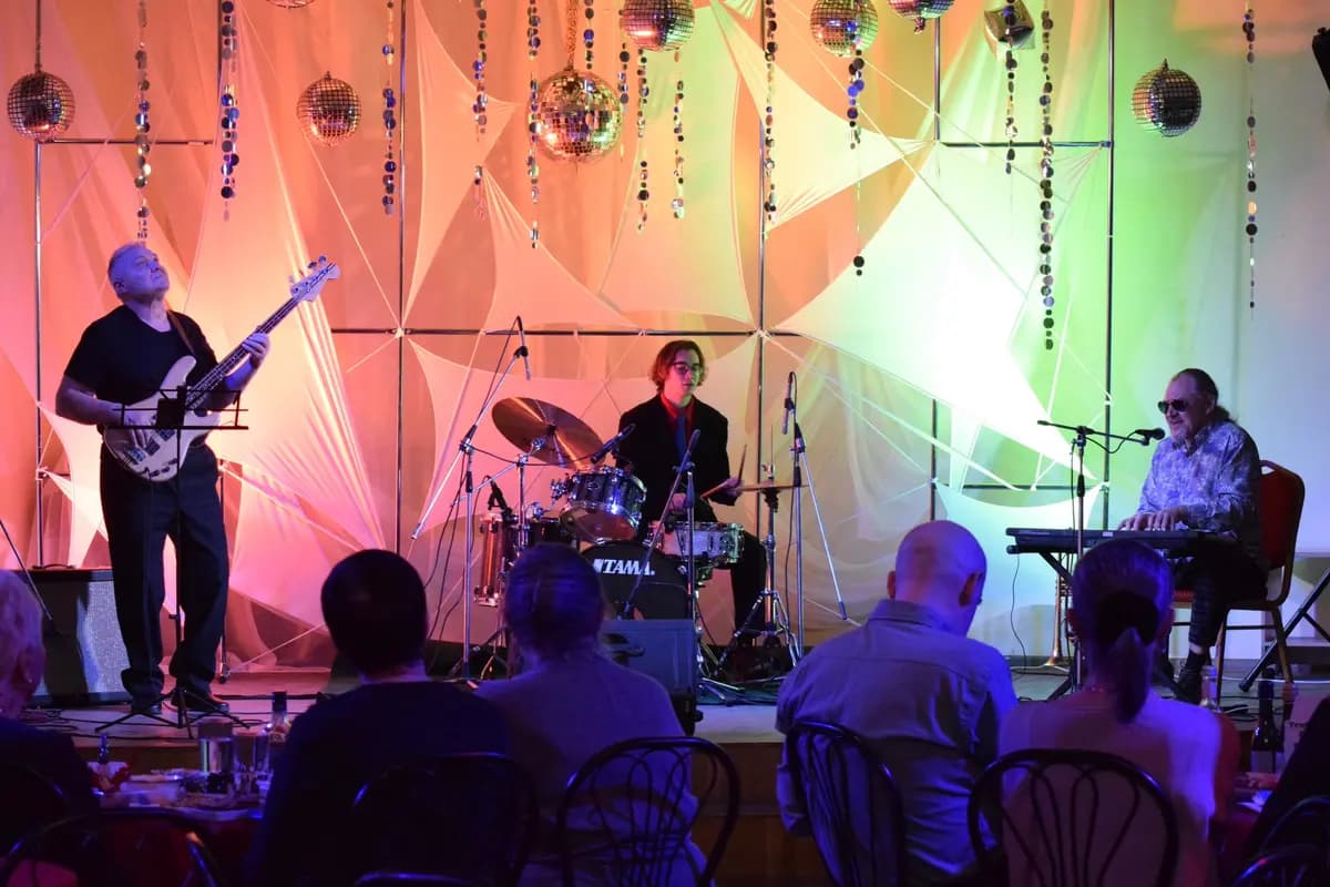 Vi Ra band (Музыка кофе и вина (МКВ))