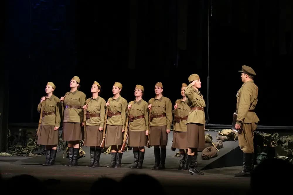 А зори здесь тихие... (Драматический театр им. Грибоедова)