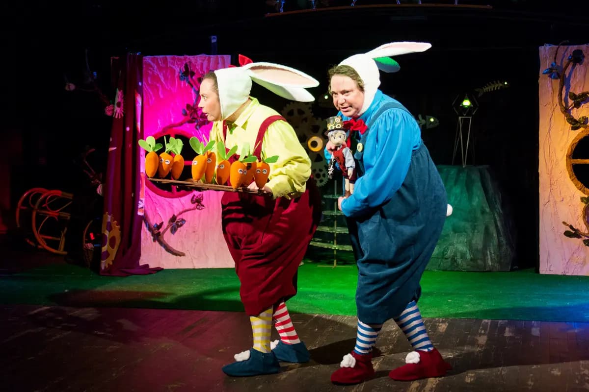 Пушистый балаганчик (Русский драматический театр им. Бестужева)