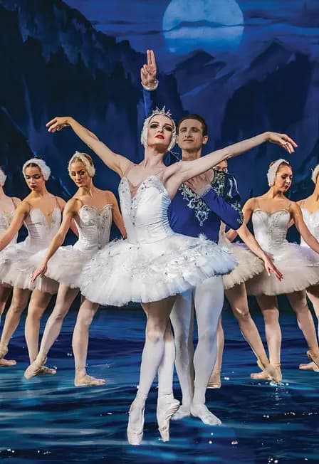 Классический Русский балет (под рук. Х. Усманова) «Лебединое озеро»