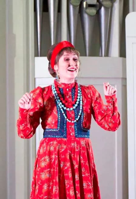 Валентина ТОПЫЧКАНОВА «Шелест желтых страниц»