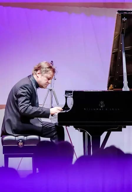 Петр Лаул, фортепиано
