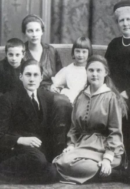 Романовы после 1917 года: закат династии