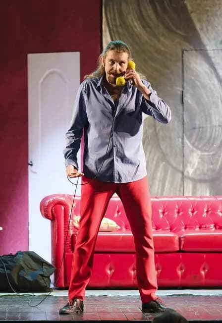 Шум за сценой