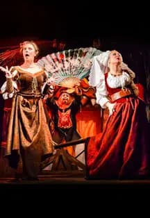 Если поженились,значит,жить придётся